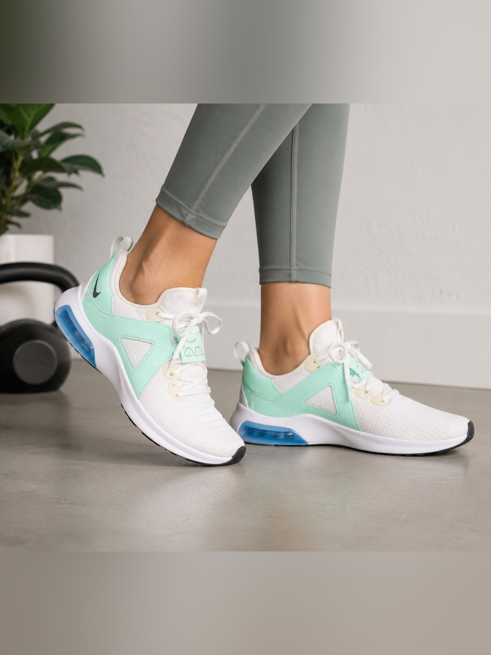 Nike Air Max Bella TR 5 Women’s 9 White Mint Blue Training Gym Shoes DD9285-101